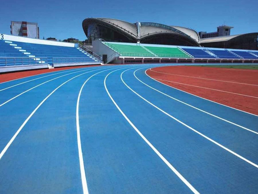 塑膠跑道材料施工中噴涂面漆有多重要?