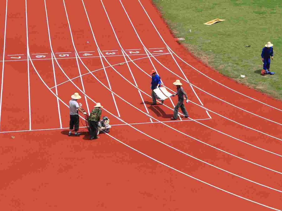 塑膠跑道對(duì)環(huán)境有影響嗎？橡膠球場(chǎng)應(yīng)怎么清理？