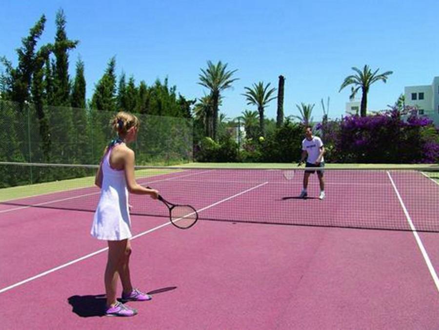 丙烯酸球場開裂的原因是什么?