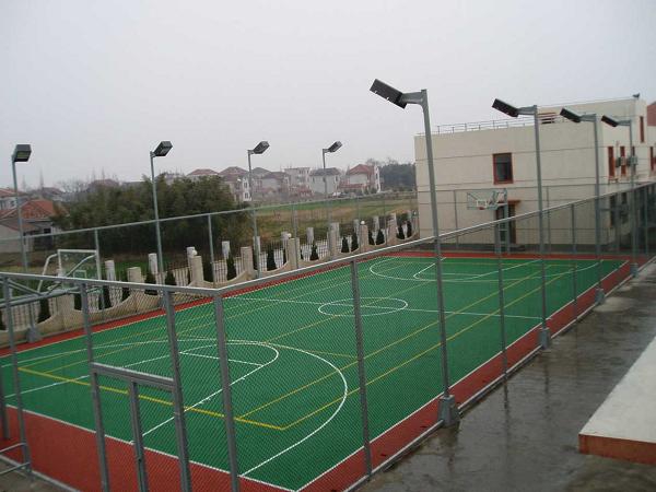 塑膠球場施工過程中淋雨了怎么辦?